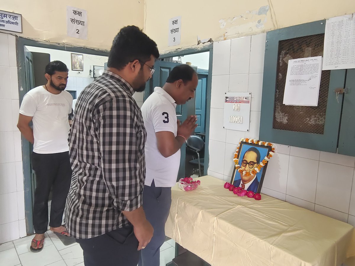 CMO_Sambhal's tweet photo. Malyarpan at Baba Saheb Dr Bheem Rao Ambedkar Jayanti CMO Office Sambhal https://t.co/Xu3AyVnSLF