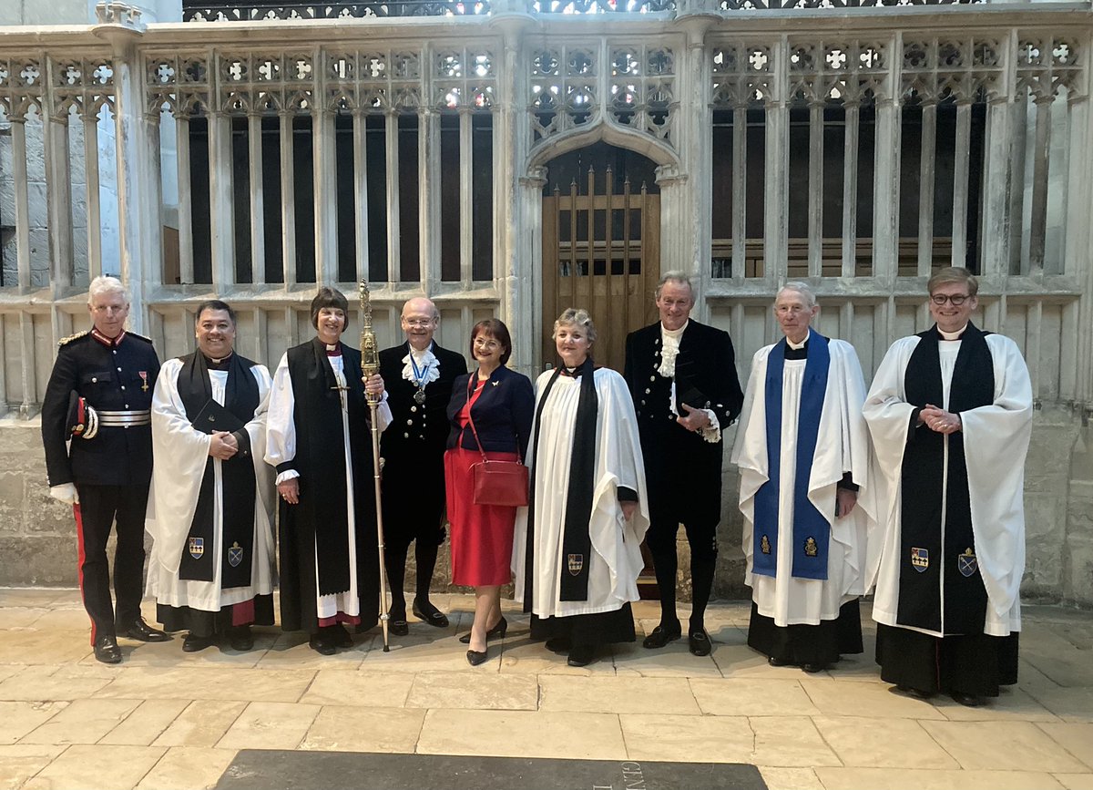 A beautiful Evensong this afternoon @GlosCathedral @GlosDioc giving thanks for the Shrieval Year of @HSGlos and praying for Mark Hurrell as he begins his year as High Sheriff of Gloucestershire.