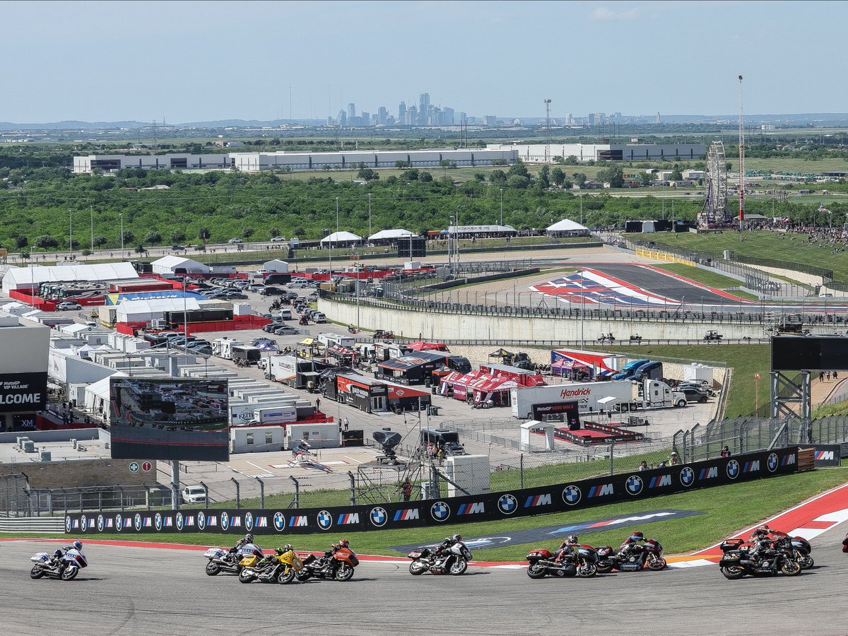 Everything is bigger in Texas. 🤠 #MotoAmerica | #Baggers | #KingOfTheBaggers | @COTA