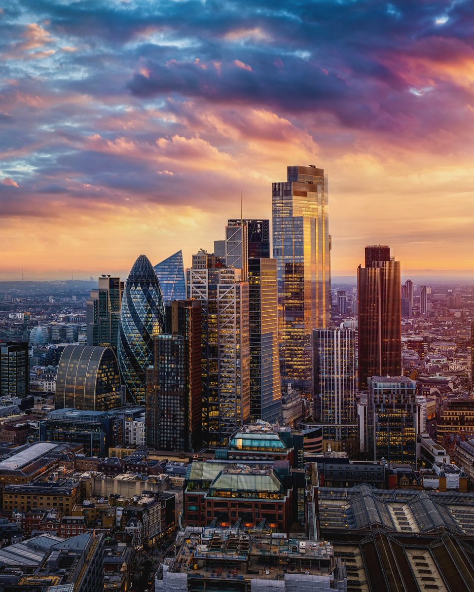 Stunning city views from the Principal Tower😍 [📸 @discoverydock] #LetsDoLondon #VisitLondon ow.ly/w8Rw50Rc8vE