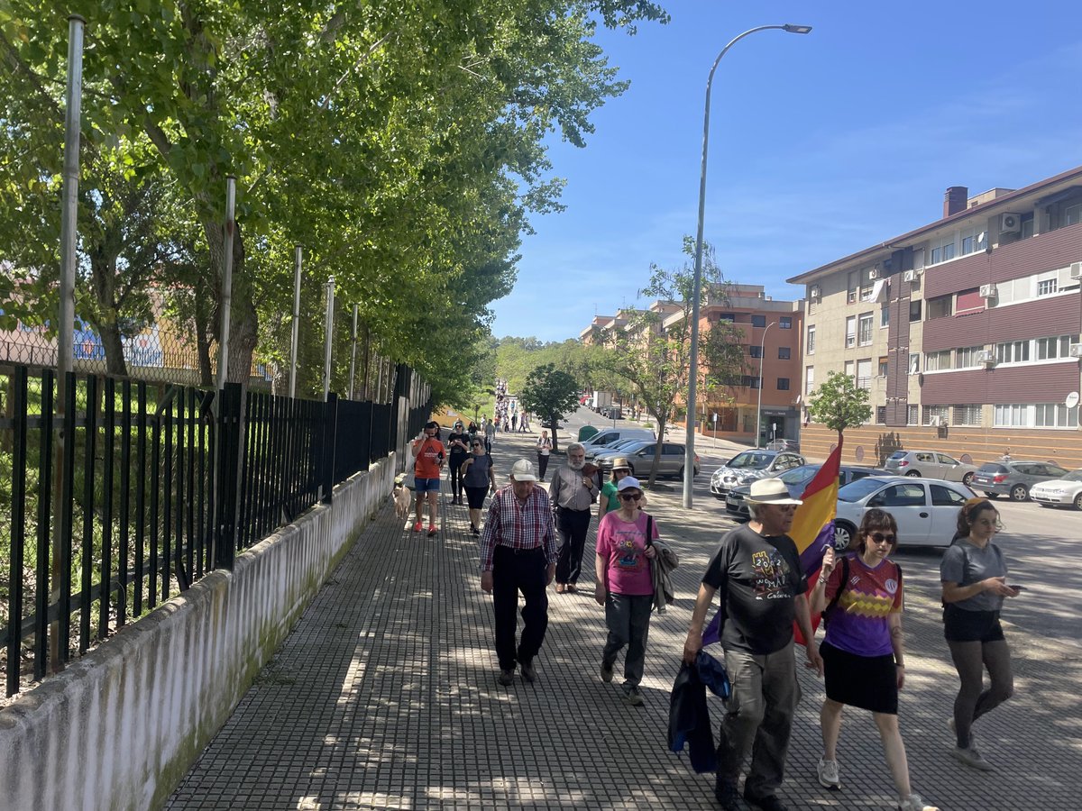 Amececa's tweet photo. En torno a un centenar de participantes se han sumado este domingo 14 de abril a la Ruta de la Represión Franquista en Cáceres organizada por AMECECA. https://t.co/BCbmdrUXAQ