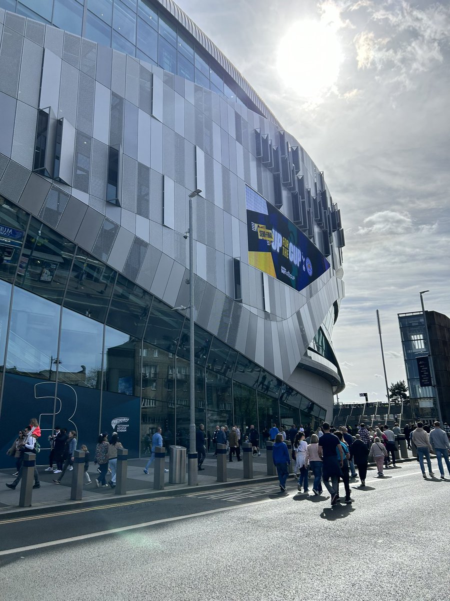 LeeWitney24's tweet image. I’m not a rusted on Spurs fan, but as my nearest WSL team, I watch them a lot.

From playing in front of 300 people at The Hive to making their first FA Cup Final.

Absolutely buzzing for @annaaatom and the incredible people I’ve met who now get to watch their team at Wembley.