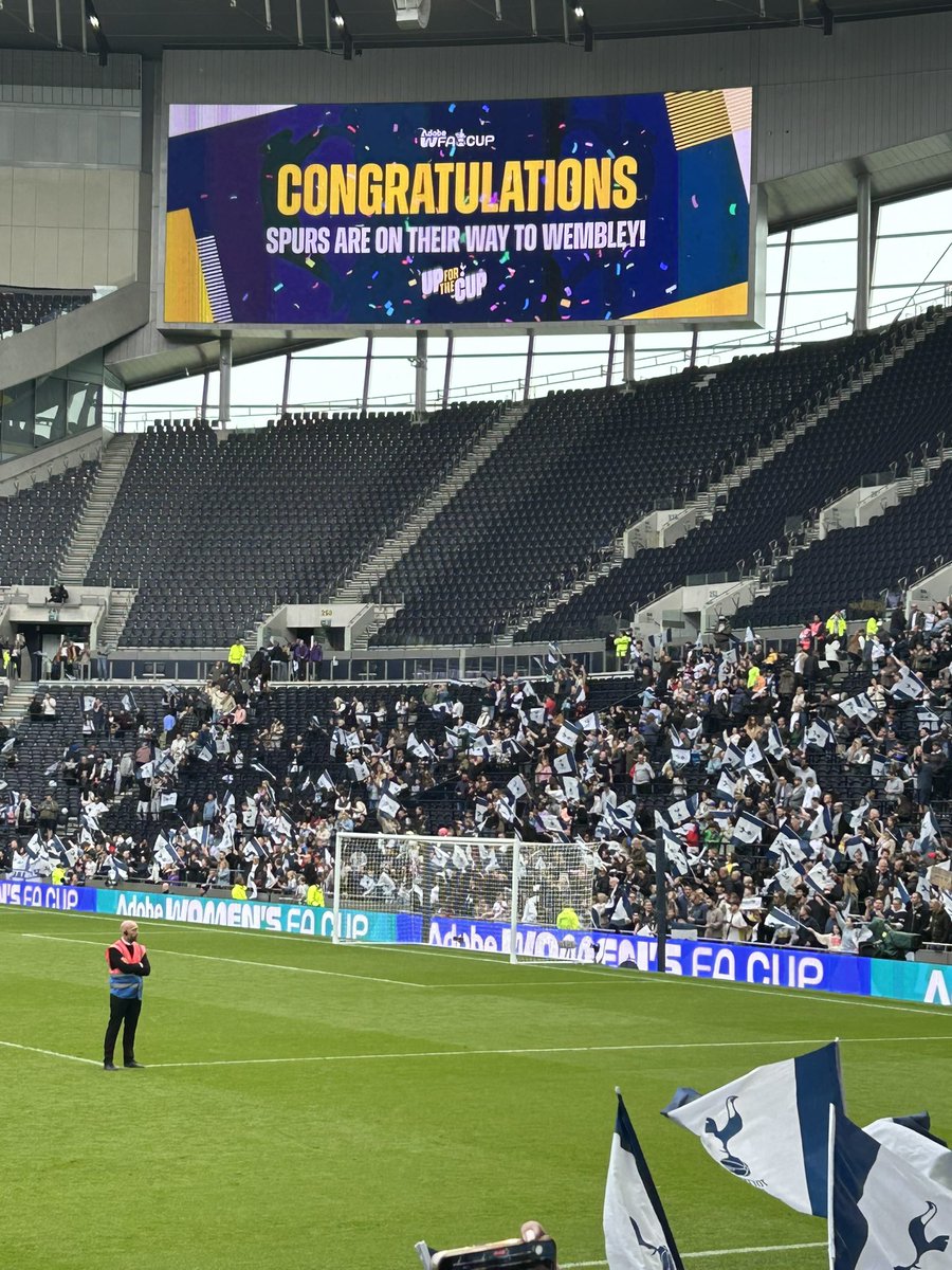 LeeWitney24's tweet image. I’m not a rusted on Spurs fan, but as my nearest WSL team, I watch them a lot.

From playing in front of 300 people at The Hive to making their first FA Cup Final.

Absolutely buzzing for @annaaatom and the incredible people I’ve met who now get to watch their team at Wembley.