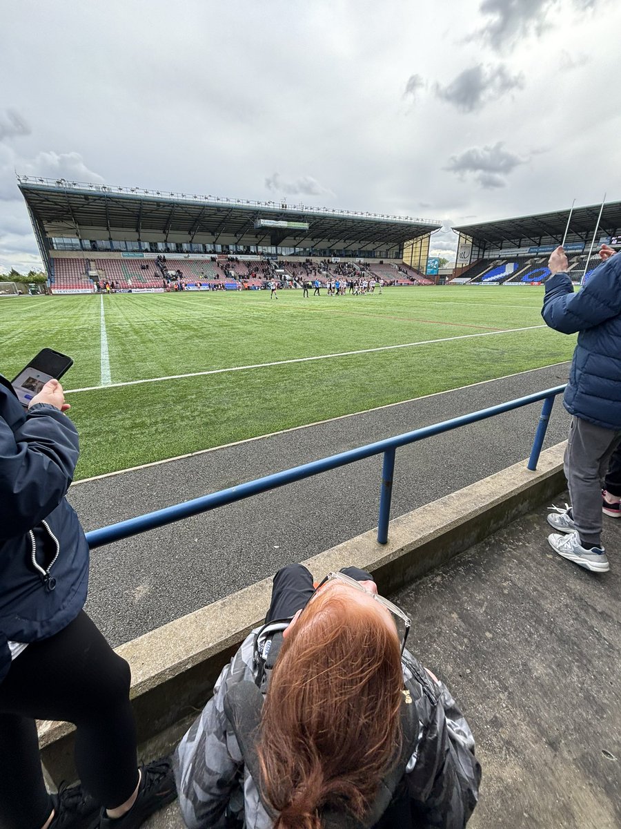 lindsey_u's tweet photo. Well done @WidnesRL thanks @mattyfozard for coming over and getting a photo with Elijah. Some of the other players need to go to the other end were people are waiting who can’t get to the other end for photos with the players. https://t.co/Er4zRFlBCC