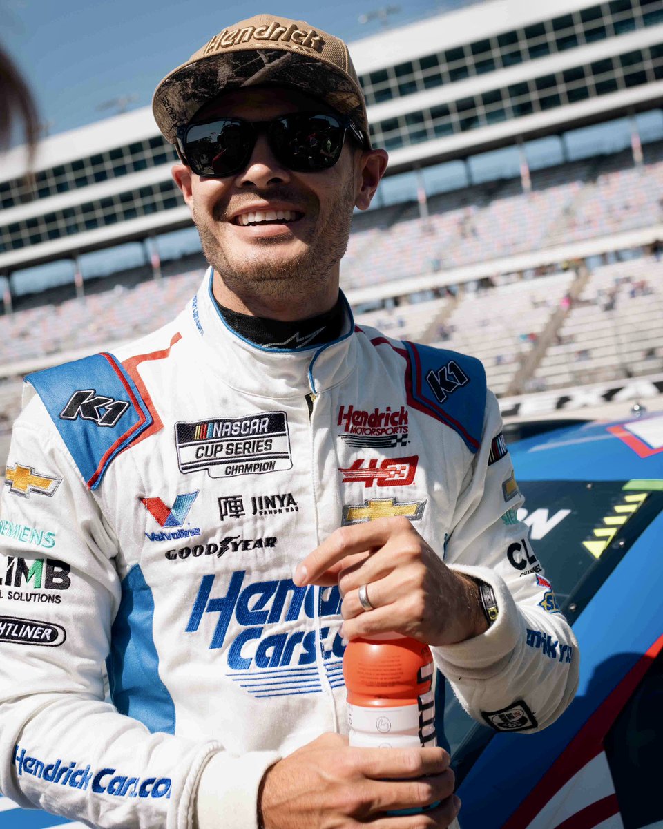 Our Texas home hat. Swing by the merch hauler in the midway or enter to win an autographed one below👇