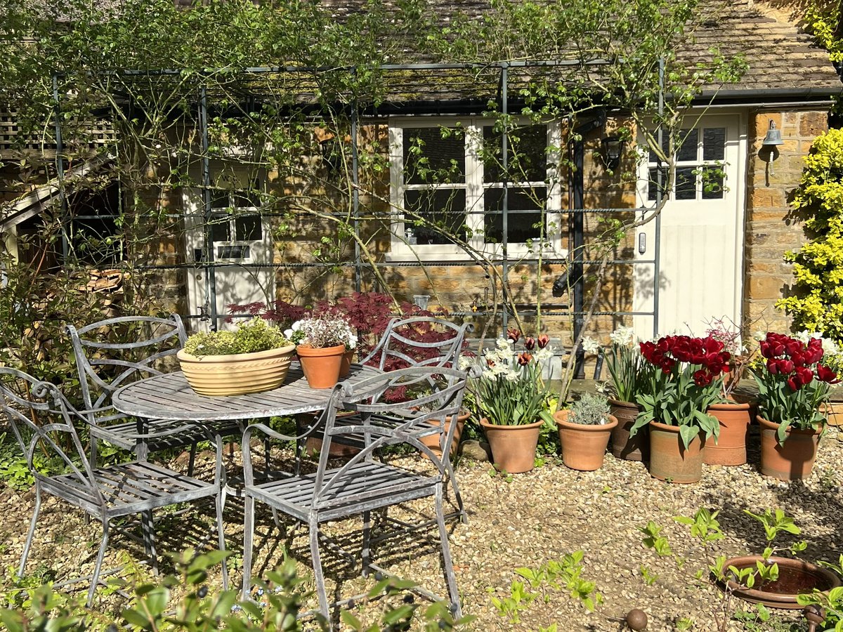 Lovely afternoon visiting Flore open gardens for @NGSOpenGardens . I have summerhouse envy! C : ) xx