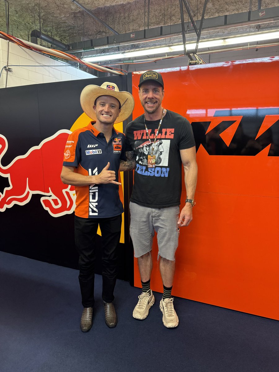 Dax Shepard in the house! 🙌 New members of the Orange squad are always welcome. 🤠 #KTM #ReadyToRace #AmericasGP 🇺🇸