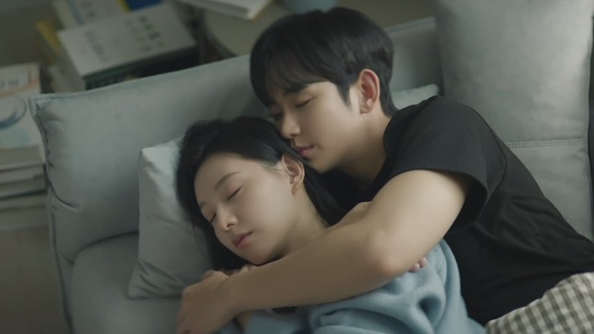 NFTcsra's tweet photo. they were born to love eachother 

 #QueenOfTearsEp12 #QueenOfTears #KimJiWon #KimSooHyun 

$BEYOND $PARAM $BUBBLE $TRIP $EVERY https://t.co/3LPSMSn0DZ