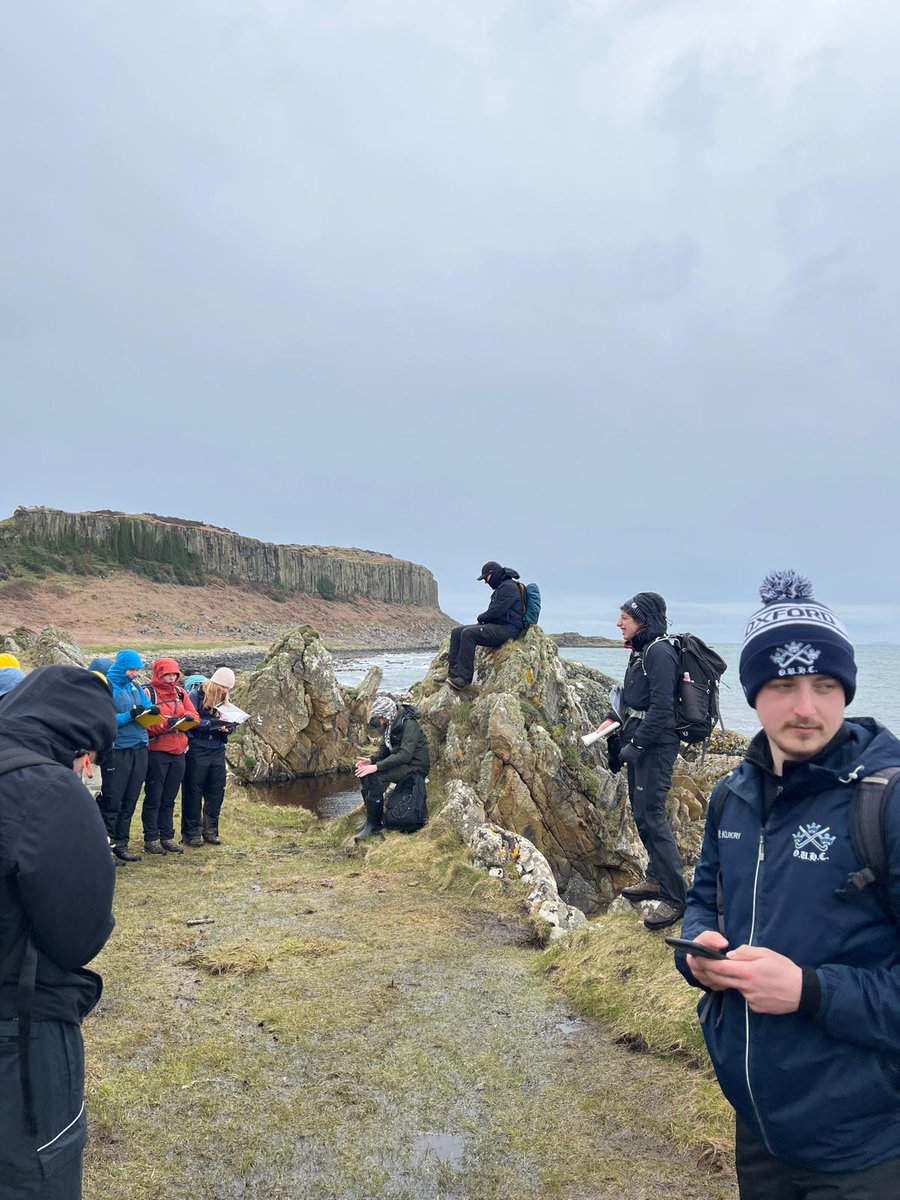 From dunes to the (Druma)doon - first five days of the @OxUniEarthSci Arran field trip done! Enjoying leading more outcrops this year - bring on mapping!