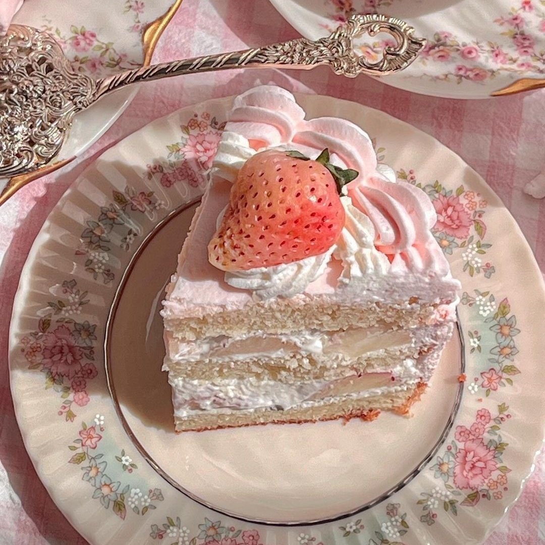 strawberry pink cake 🎀
