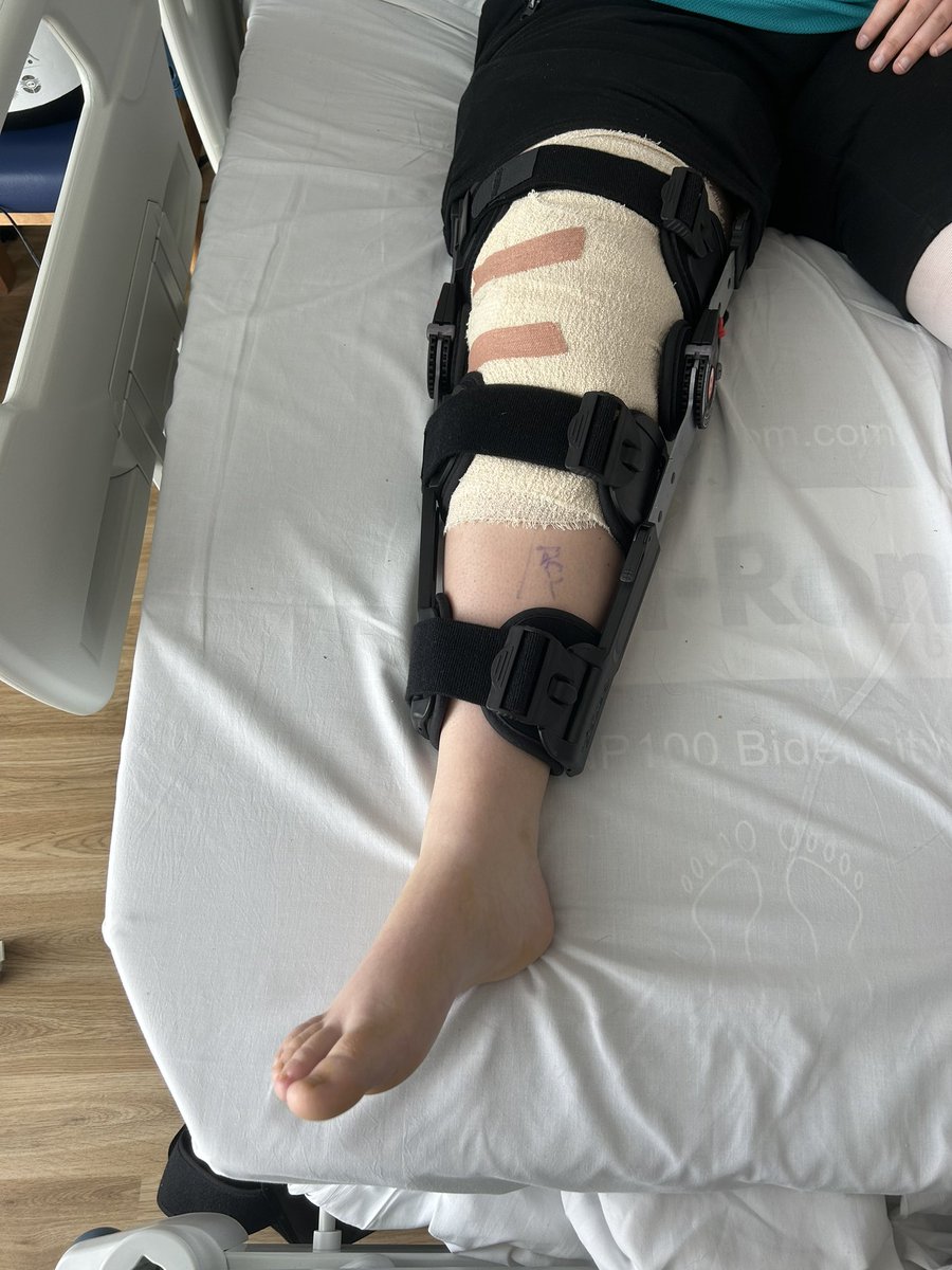 thomid76's tweet photo. Amber's ACL reconstruction surgery complete ✅
Road to recovery starts now 🧤🧤 https://t.co/MopqJybyQx