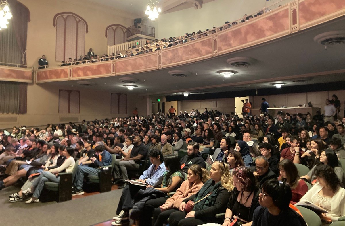 PacificPres's tweet photo. A spectacular Admitted Student Day with nearly 1,000 students & parents joining us on a beautiful #PacificFriday at @UOPacific. #jointheroar #PacificProud https://t.co/kG4XTk0qyH