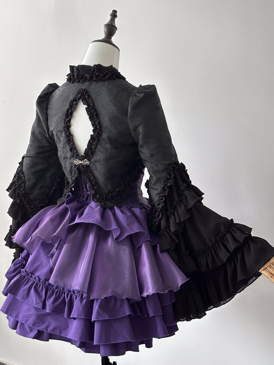 TenWitch2022's tweet photo. 🔮蕴藏着魔法能量的暗夜紫 #lolitafashion #gothic #lolitta #OOTD #egl #ootd #OotdStyle #vkeifashion #gothicfashion #dress #ロリータファッション #ໂລລິຕ້າ #стильлолита #tenwitches #Chinalolita #OriginalDesign #OriginalDesignBrand https://t.co/DdMTjVQW51