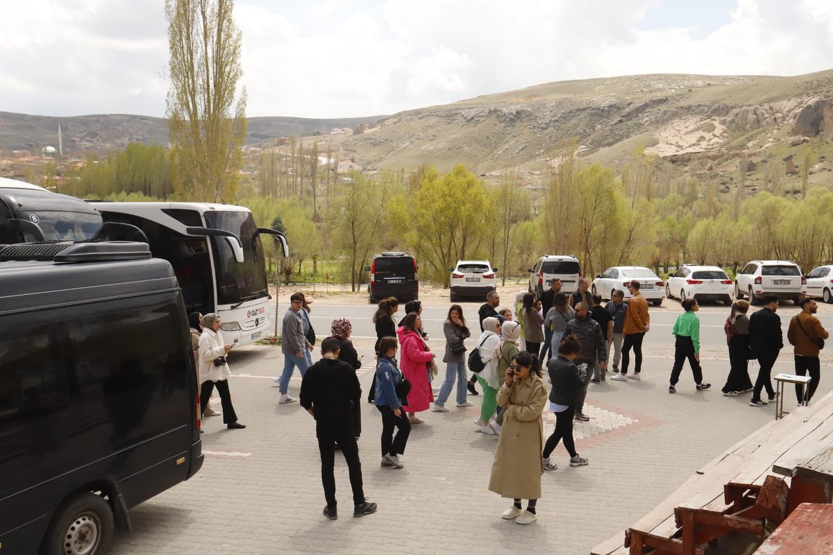 Tarihi, kültürü ve büyüleyici doğası ile; A K S ❤️ R A Y 🇹🇷 📸 Fotoğraflar bugünden. Bayram sürecince tarih ve kültür meraklısı binlerce turisti şehrimizde misafir ettik. 🙋🏻‍♂️ Aksaray, keşfetmeye değer eşsiz güzellikleriyle sizi bekliyor.😉 #Aksaray #TürkiyeninKalbi