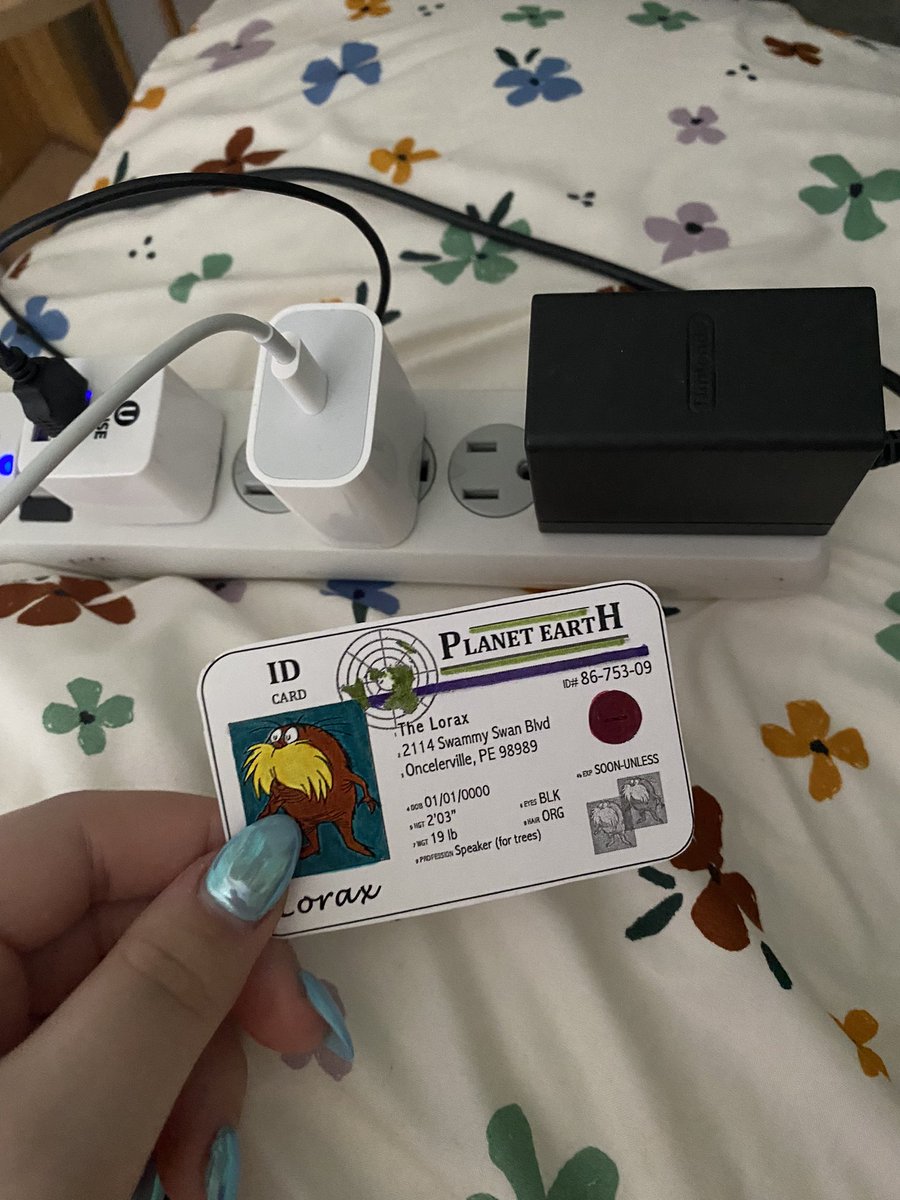 audreyAPES's tweet photo. every time i’m not using a charger, i make sure to unplug them, which helps reduce my carbon footprint and protect the environment as well as lower my electricity bill #apesenergy @franklinlorax https://t.co/3zYwEFQ48k