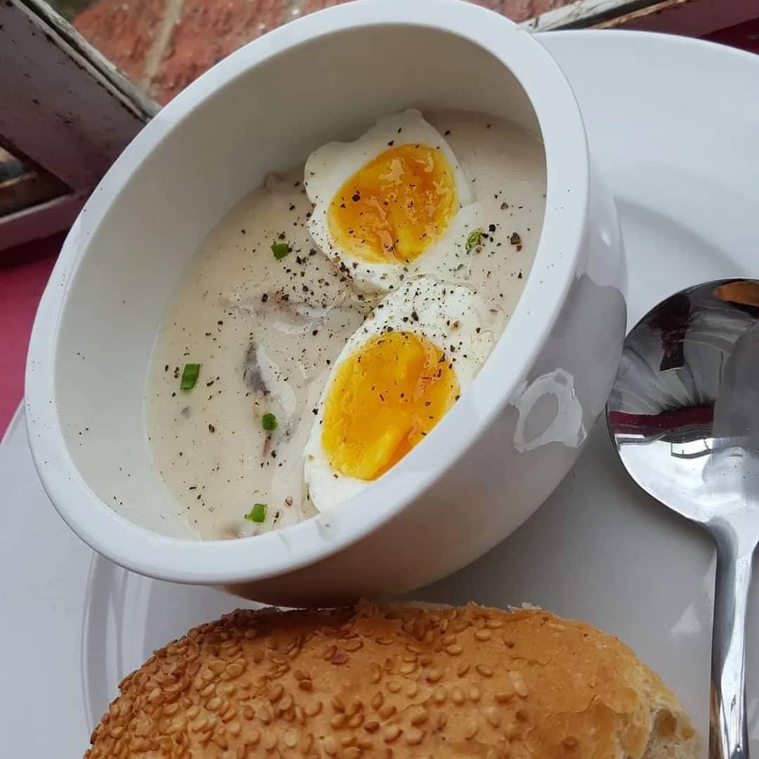 This weather calls for soup.. ☺️

Creamy mushroom soup.

#whatieat
#fypシ
#privatechef
#culinary
#privatedining 
#privatecheflife 
#chefrumbie
#scoffmaster