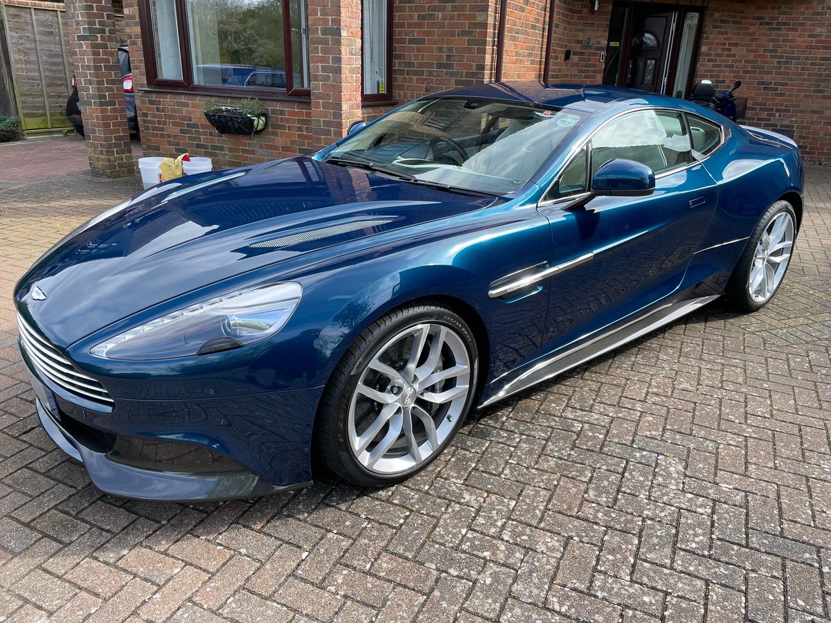 C3RJC's tweet photo. Sun's out.☀️ Sunday clean time!🪣🧽
#astunday
#AstonMartin 
#astonmartinvanquish 
#astonblue https://t.co/VAd8Ne6mRA
