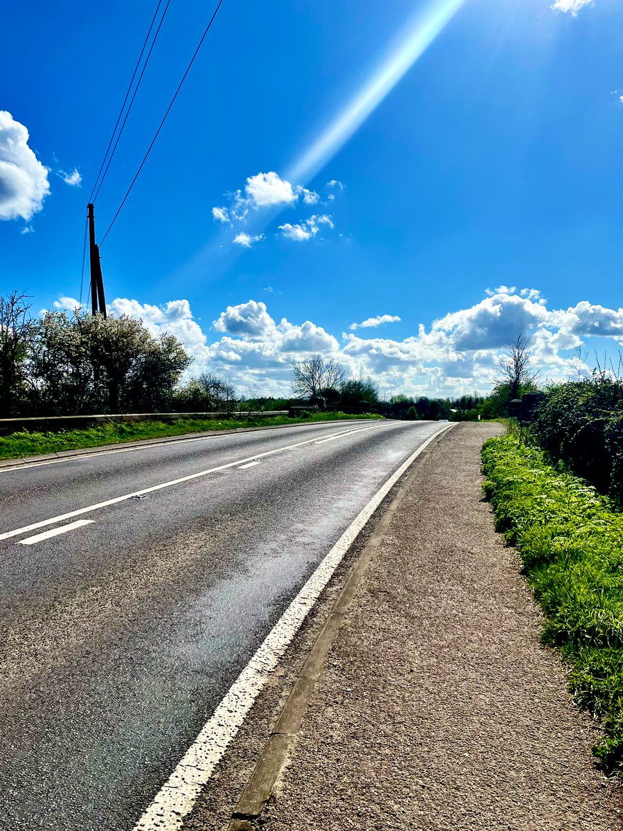 #GoodEveningEveryone ✌️

📸 ~ A beautiful sunny Sunday! ☀️

I hope your day has been as pleasant as 
mine has been! ☺️ #relaxing #selfcare 

Wishing you all a lovely evening! 💙💛💙

#NatureBeauty #NaturePhotography