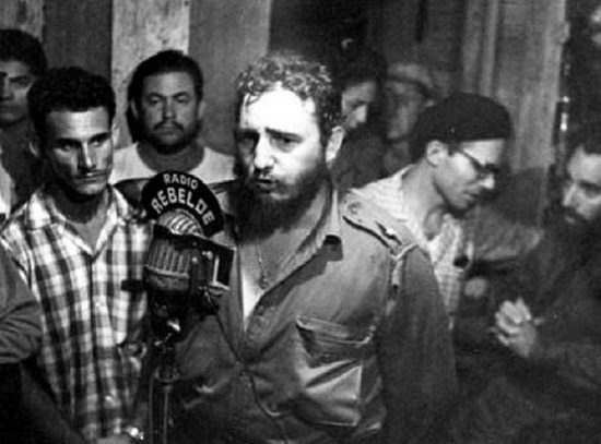 📆 Hoy, Aniv. 66 de la 1ra alocución de #Fidel en Radio Rebelde. 📻 Llevó el estímulo y el aliento a los combatientes no solo de la sierra, que ya conocen las noticias del fracaso de la huelga de abril, sino al llano que ha padecido directamente ese revés. #HistoriaAlDía