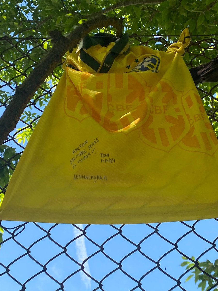 Sennalauda12 tweet media