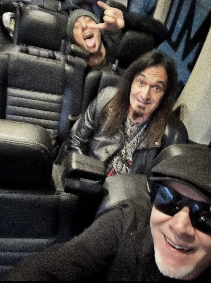 A traveling selfie if you will, after morning coffee! ROCK!👈😎🎸 @GreatWhiteRocks @SXMHairnation @KNAC @HondaCenter @955KLOS @MonstersCruise @LaBellaStrings