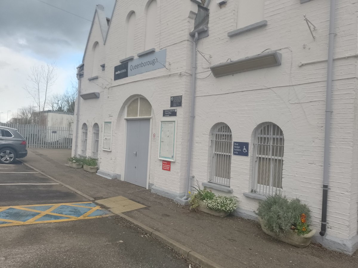 HBtrainfan375's tweet photo. Station 68/106:
Queenborough ✅

A great station on the Sheerness branch love seeing the trains change Junction Sheerness bound and there is Abandoned track here aswell most likely from where there used to be trains to Leysdown https://t.co/jblcM9XeMf