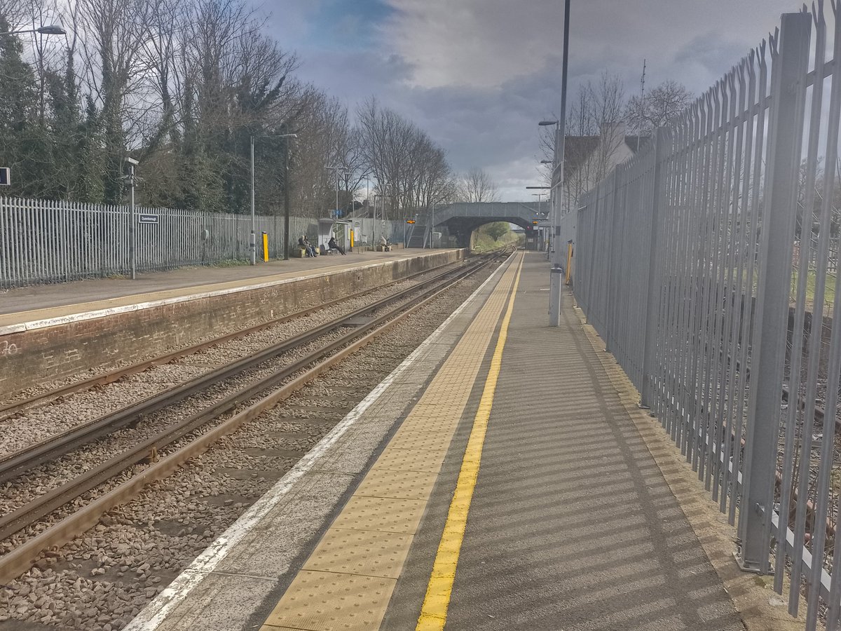 HBtrainfan375's tweet photo. Station 68/106:
Queenborough ✅

A great station on the Sheerness branch love seeing the trains change Junction Sheerness bound and there is Abandoned track here aswell most likely from where there used to be trains to Leysdown https://t.co/jblcM9XeMf