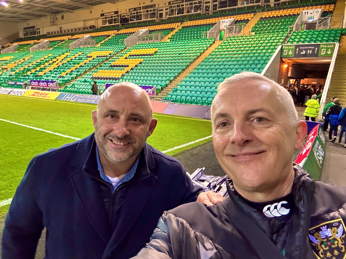 .. and a cheeky selfie with the legend that is @davidflatman to round off the evening ! ✅ Always spot on with his rugby commentary and analysis - just ask @topsy_ojo ! 😁 All round top bloke and great guy 🙌 @ChampionsCup | @rugbyontnt | @SaintsRugby ⚫️🟢🟡 #COYS 😇🏉