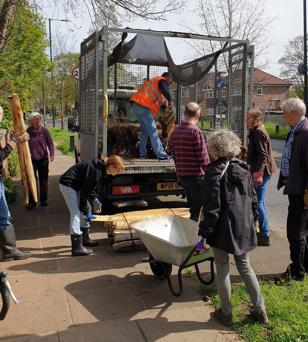 The coir rolls and stakes arriving at the start of our volunteer day in Little Park earlier today. Thanks to all the volunteers who came along!