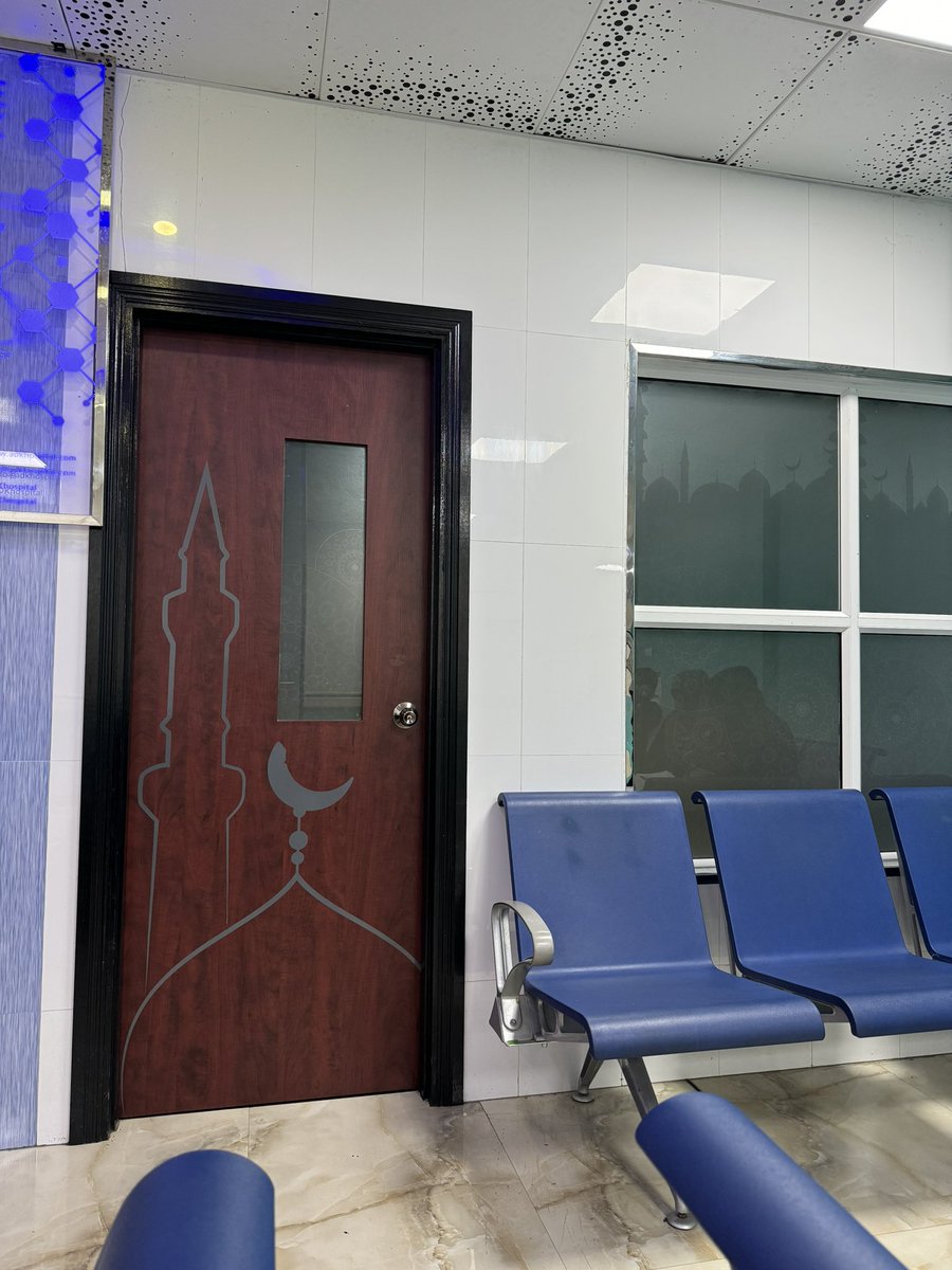 <a href="/ADKHospital/">ADK Hospital</a> ga miadhu 45 minutes vandhen inin prayer room kairi anhenun ethanun huss nuvegen. Firihenunnaa anhenunnah 1 prayer room vaki nukoh hunna hama ekani hospital. 

<a href="/ADKNashid/">ADK Nashid</a> thibeyfulha ah dhivehi rayyithun dhey laari madheetho prayer room eh hadhaalan rangalhu?