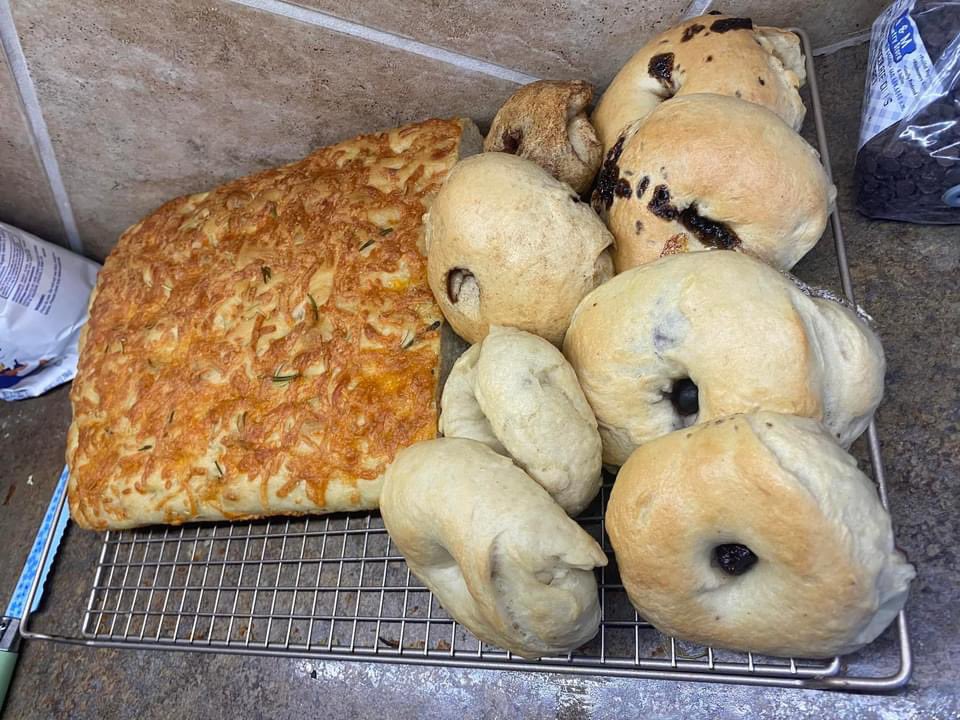 Ryzolv's tweet photo. Wife has been throwing it DOWN in the baking department. 

Bagels(plain, blueberry, chocolate chip)
Cheddar Focaccia
Garlic Cheddar Bread
White Bread

🤌🏼🤌🏼🤌🏼 bout to start a business. https://t.co/sbwTaSwhMN