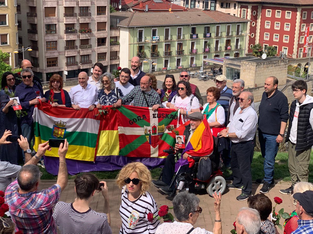 Vivir un 14 de abril en Eibar… ¡Viva la República! ¡Viva la II República! ¡Viva el PSOE! ¡Viva la UGT! ¡Vamos @enekoandueza @DenisItxaso!♥️🌹