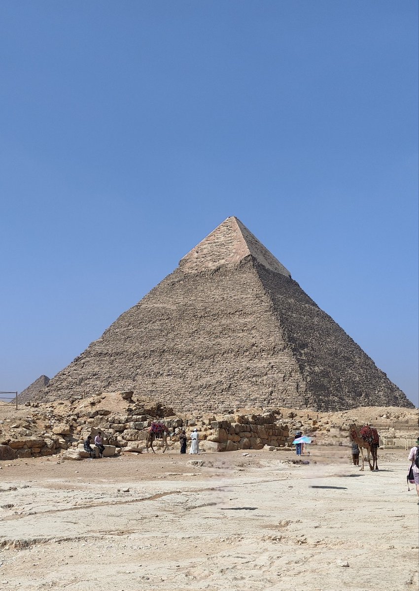 Today I've been visiting the ancient Giza necropolis to see the famous Pyramids and the Great Sphinx. Amazing ! #Egypt #Travel #history #archaeology #SevenWonders @bettanyhughes