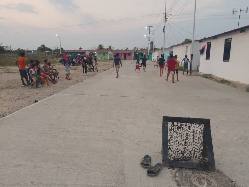 MRT Sucre Municipio Sucre la juventud rebelde TUPAMARO realiza actividades deportivas recreativas en la célula Jagüey de Luna, vamos palante la juventud de la continuidad...