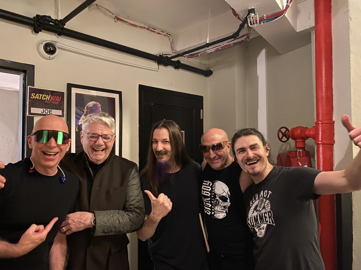 TIME KEEPS ON SLIPPIN': That's the one and only Steve Miller @smbofficial second from left. Again, this is back from the NYC gig. So many hits, but there is just no other track in the world that sounds and feels like 'Fly Like An Eagle'. What a groove and vibe. Legend.