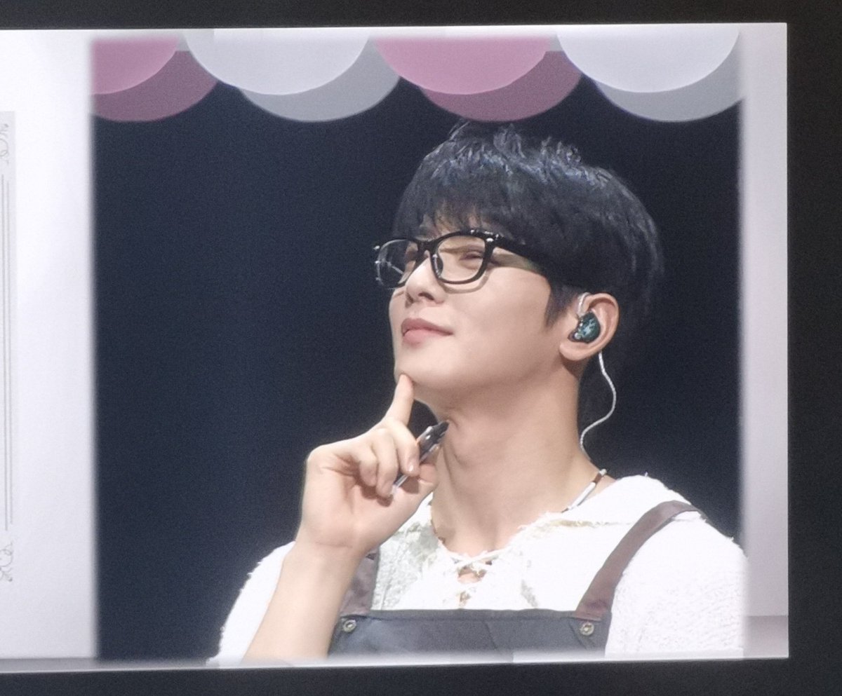 ASTROtinyurl's tweet photo. finally seeing eunwoo in person! 🥰 just some shots from 13.4.24 https://t.co/blmXKdf6ux