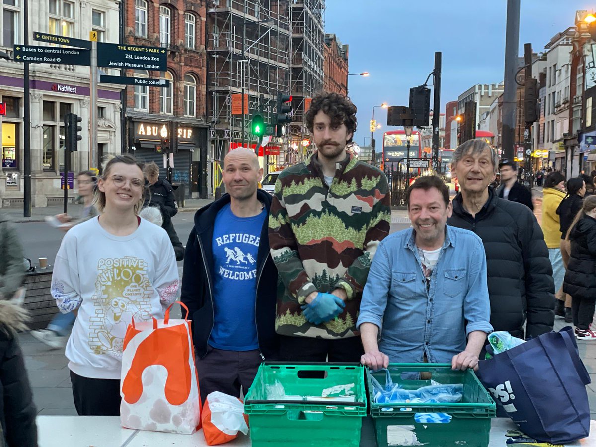 Up next - #Sunday @streetskitchen #Camden by the tube from 7.30pm where we'll be serving up 🍴,🫖,❤️, #Solidarity & support for our friends experiencing #Homelessness. If you would like to join our team of fab #volunteers-here's how: streetskitchen.org/volunteering #GiveAShift