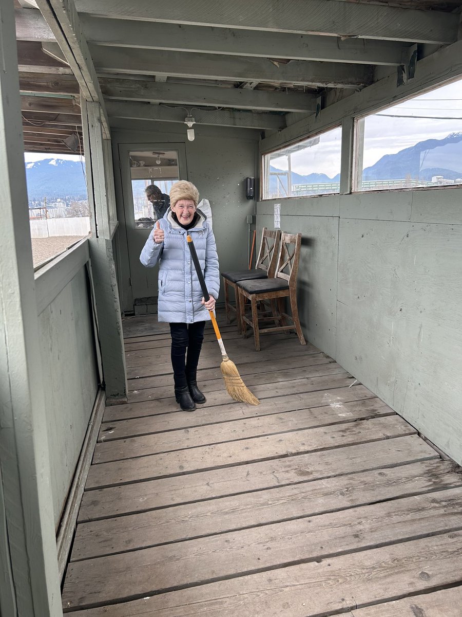 denisepraill's tweet photo. It was a good morning of Spring training (&amp; Spring cleaning, lol) at @hastingsraces! Can’t wait for Opening  Day, April 27th - first parade to post is 2:30pm. See you there! ☀️😍🏇🇨🇦 #horseracing https://t.co/YLCpGKDQRp