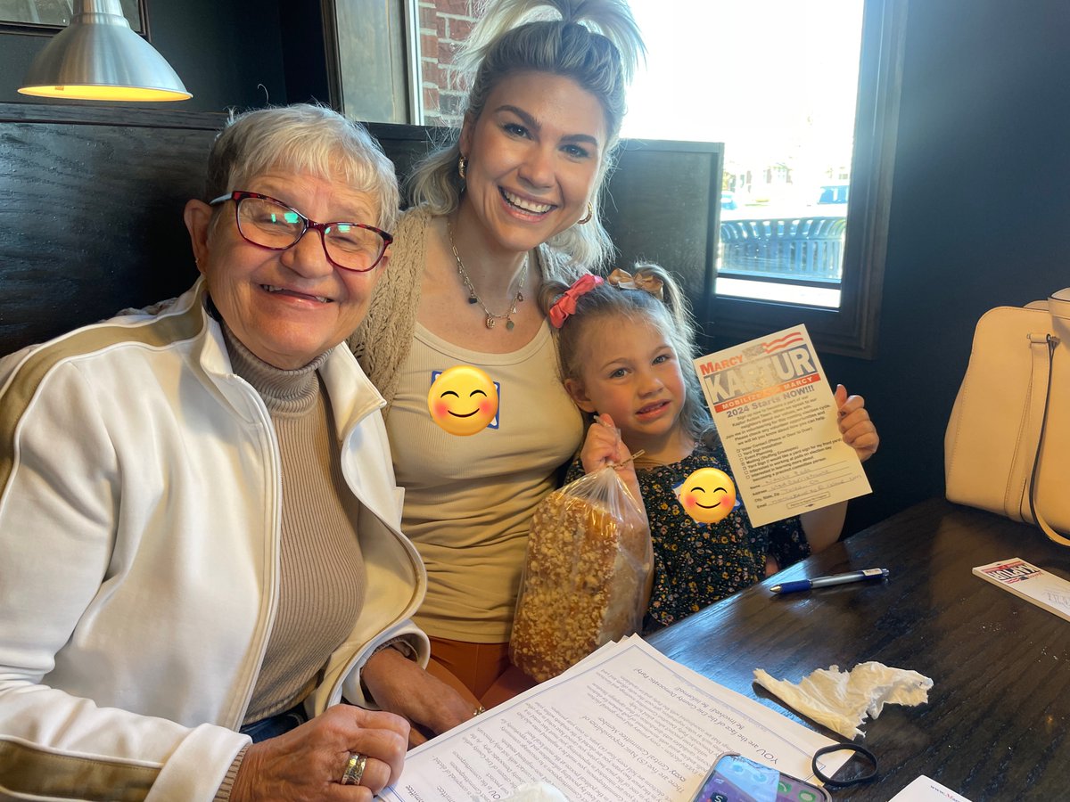 ErikaForOhio's tweet photo. Empowerment begins with passion—I’ve never seen a passionless person change anything! To make Ohio better we must rediscover our core values & common purpose & unite to fight together for that! Mobilized with @RepMarcyKaptur for & with the people NW Ohio #communitycandidate 🥾 https://t.co/hkgHNMom3a