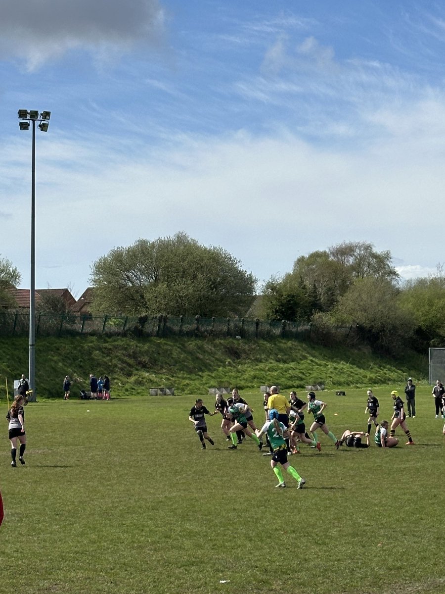 Great afternoon down @gowertonrfc with @WestSwanseahawk. Catching the u14s game against Taf Valley Tigers. Then refereeing the u12s , who had a strong performance against Ogwr Hawks. Some excellent Rugby on display, well done all 🏉👌