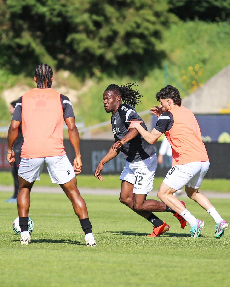 boavistaoficial's tweet photo. Olhar em frente e lutar com tudo 😤🐾
#FeitosDeXadrez #FCABFC https://t.co/Y3WD9qV9az