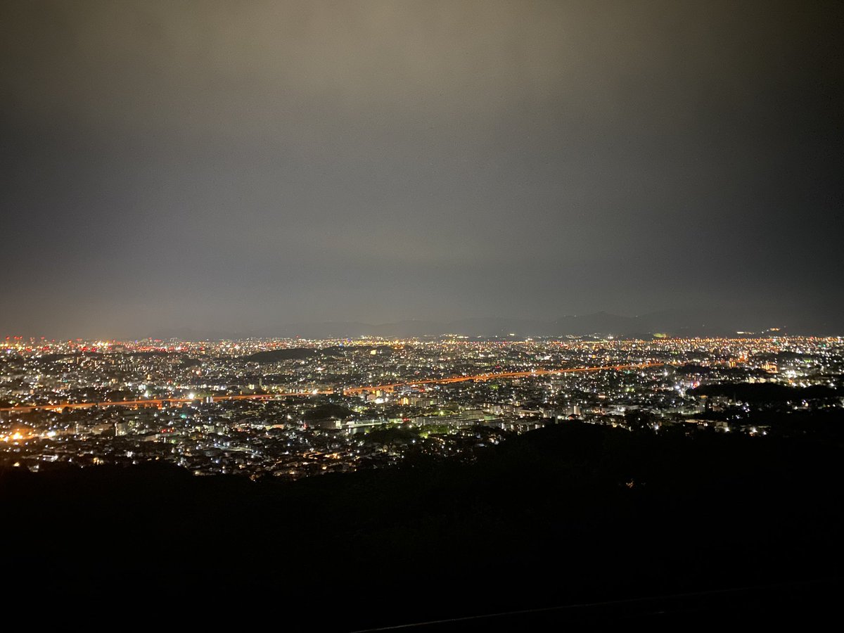 S08772193's tweet photo. ありちゃんとベリーと夜景🏙 https://t.co/gOrR4D8Owl