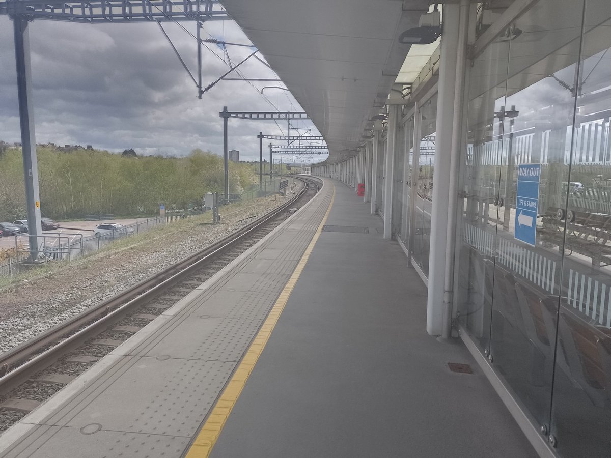 HBtrainfan375's tweet photo. Station 70/106:
Ebbsfleet International ✅

I really love this station. The entrance is one of the best in Kent and it truly has that modern feel. Before Thant Parkway it was Kent's newest station. The Only station in Kent that has all High Speed routes I believe. https://t.co/HC9btcaBUu