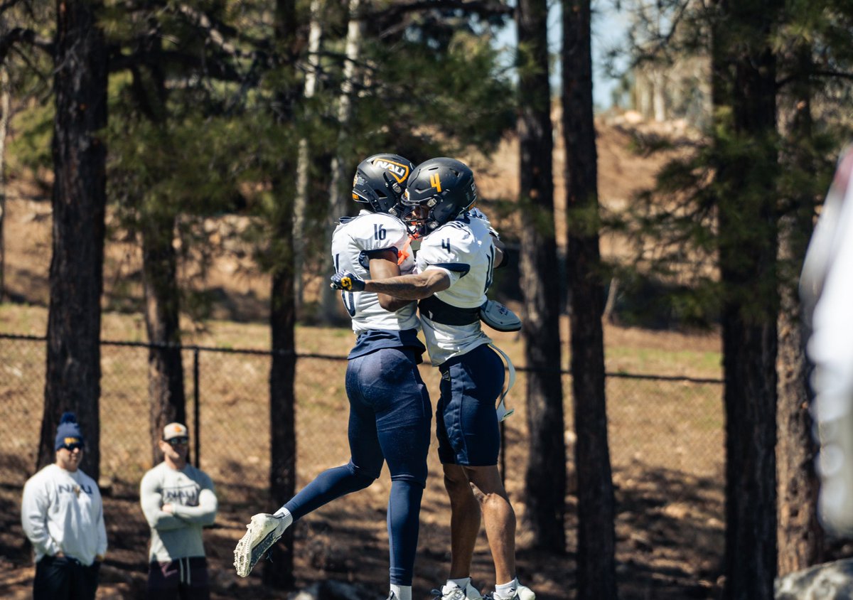 NAU_Football's tweet photo. Weekend Work 🪓

#RaiseTheFlag | #BigSkyFB https://t.co/ToHkTWDzo4