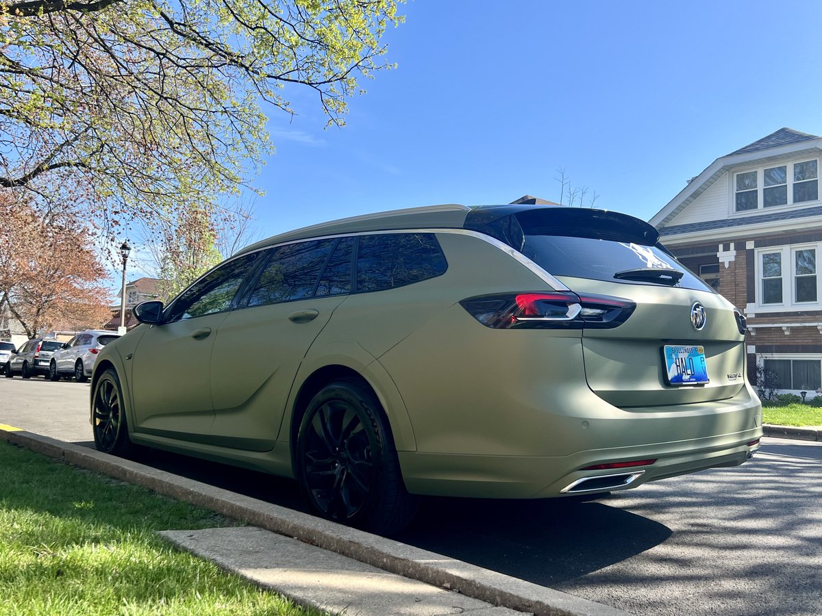1KonArtis's tweet photo. Finished painting my car this weekend !!! Went with Tactical Green, I think it fits my wagon well.
#Halo
#BuickRegal #TourX #RegalTourX #Wagon#WagonMafia #BuickGang#LongLiveLongRoofs https://t.co/BW3RDgtszR