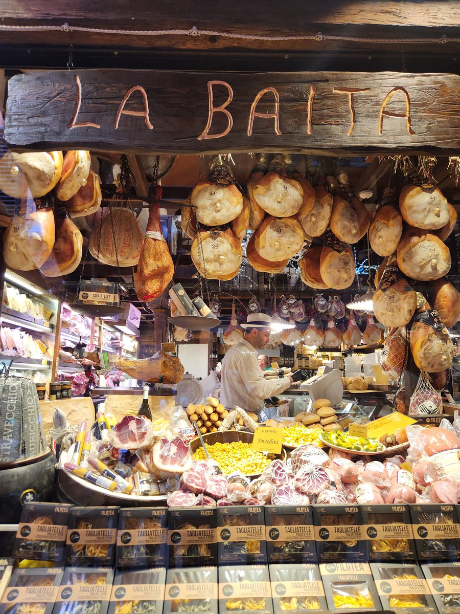 lcisocsci's tweet photo. Day 3: Bologna https://t.co/ZAnXlYR8jn