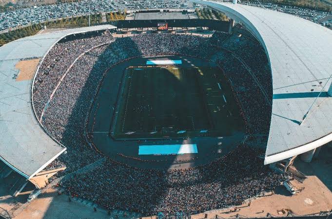 Trabzonspor şampiyonluğa oynadığı sezon Altay ile olimpiyat stadyumunda böyle bir taraftara futbol oynadı bugün Fenerbahçe'ye stadyumun yarısı verildi onu bile dolduramadılar biz bu yüzden diyoruz BİZE HERYER TRABZON diye...