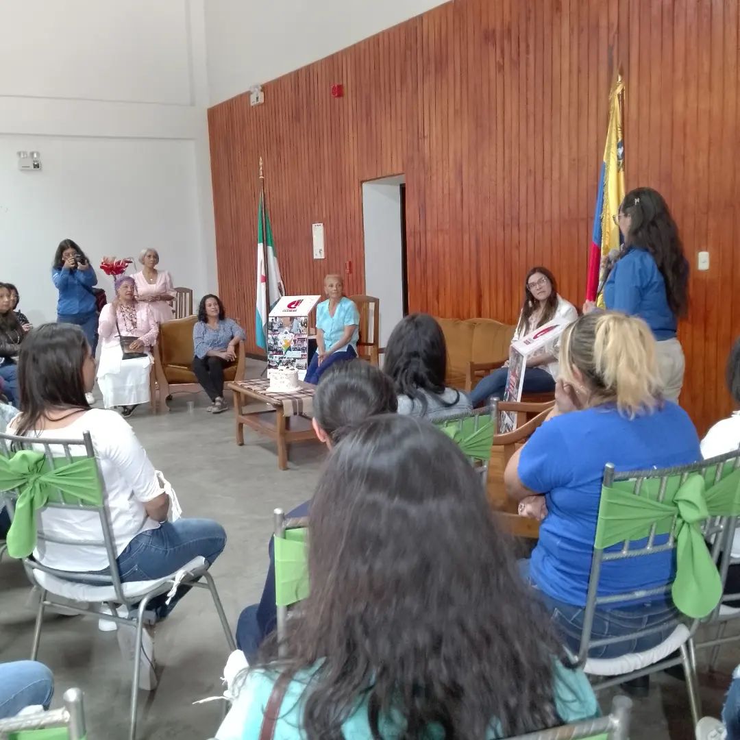 #DeInterés | Realizan encuentro “Con Ciencia de la Mujer” en Mérida 📌60 trabajadoras de la ciencia y la tecnología debatieron sobre el rol esencial de las mujeres en el desarrollo nacional. Más información➡️tinyurl.com/muxu33kd #CienciaParaLaVida