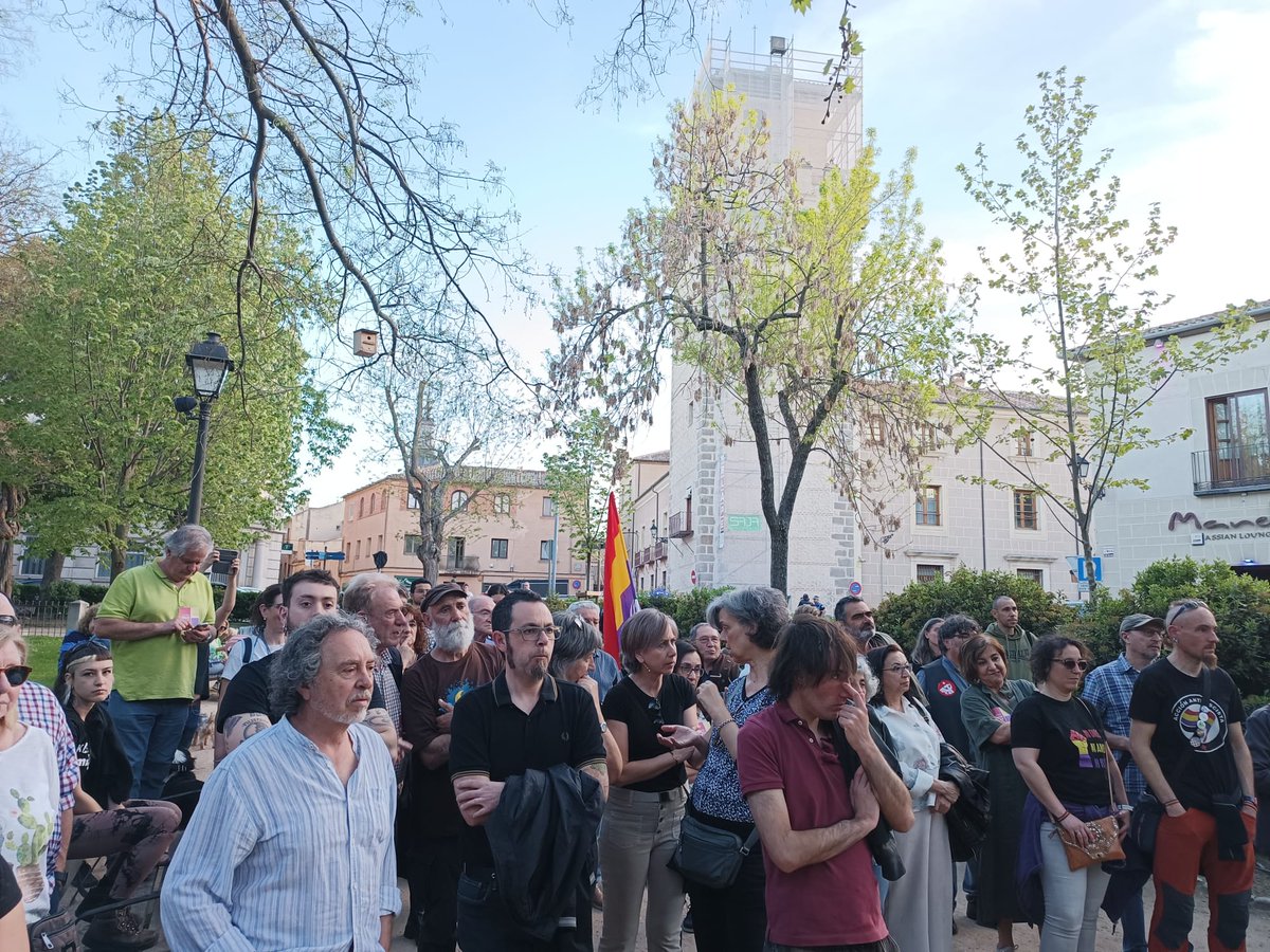 🔴🟡🟣Ayer nos manifestamos, para avanzar hacia la República. Pues la monarquía es corrupción y heredera del franquismo ✊¡Viva la República! ¡Viva el 14 de abril! #QueremosDecidir #14DeAbril #DecidimosRepública #Repúblicas #Desborbonizar #Segovia