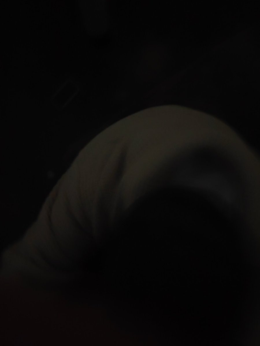 昨晚楼顶玩到三点半  一丝不挂确实爽 但也真TM的困 贱们 今晚能不能早点结束  太能玩了 皮都快被蹭掉了